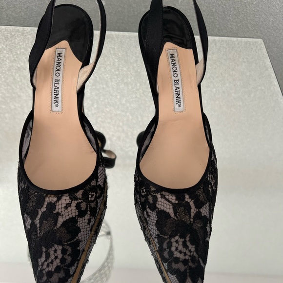 Manolo Blahnik black lace low heel - Picture 2 of 3